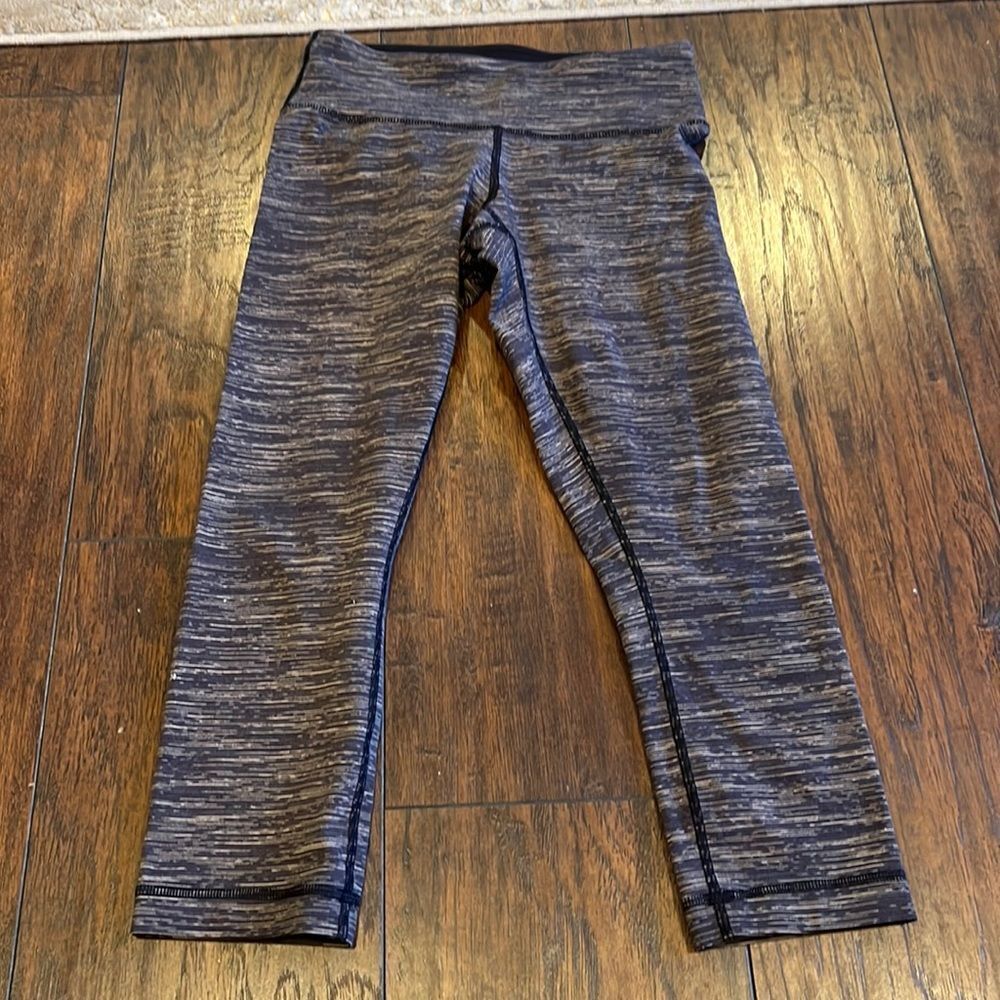 Athletic Capris By Lululemon Size‎ 4 in EUC workout training running activewear